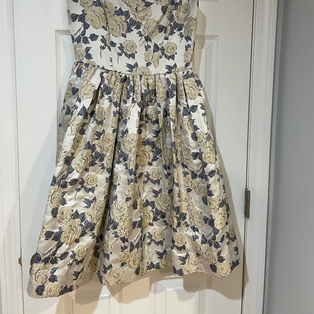 Gal Meets Glam Ava Floral Jacquard Dress size 4 - Picture 5 of 5